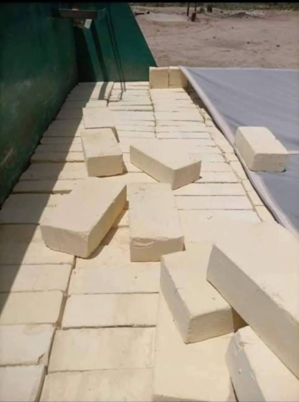 سلام عليكم طابوك الإصلاح طابوكه نظيفه شرط غالب ولون وركن وقوه وعدد 4250شرط الحساب سعر جوه سوك حسب المكان يوجد بلوك كهربائي درجه اولى شرط الفحص موجود خاص واساب نتصال***********
