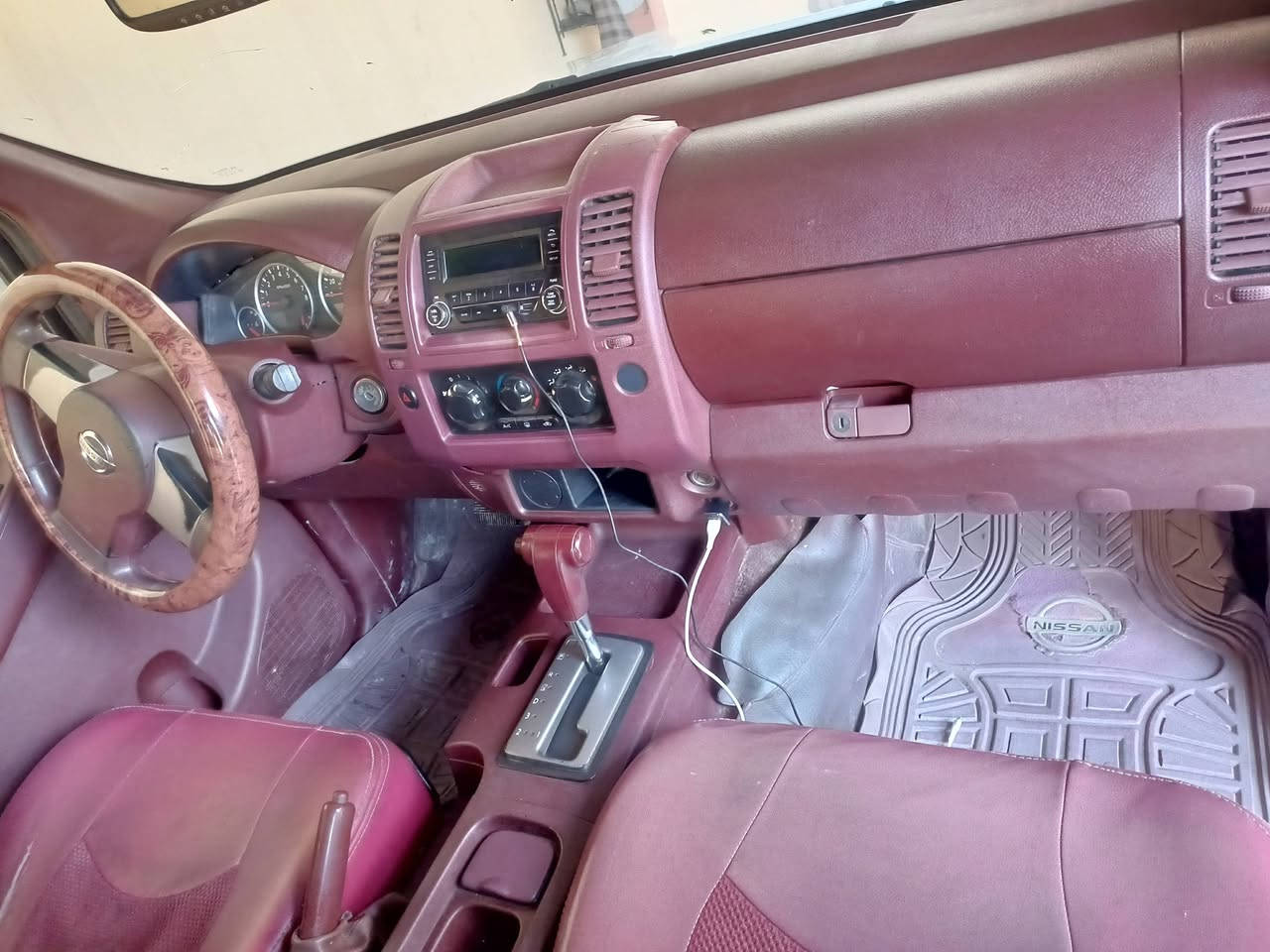 نيفاره موديل ٢٠١٢ مكفوله من الضربه بيه صبغ قليل تخم تاير جديد مكينه ففتي كهربائيات كلهه شغال مكاني نجف قريه الغدير  الاستفسار ***********
