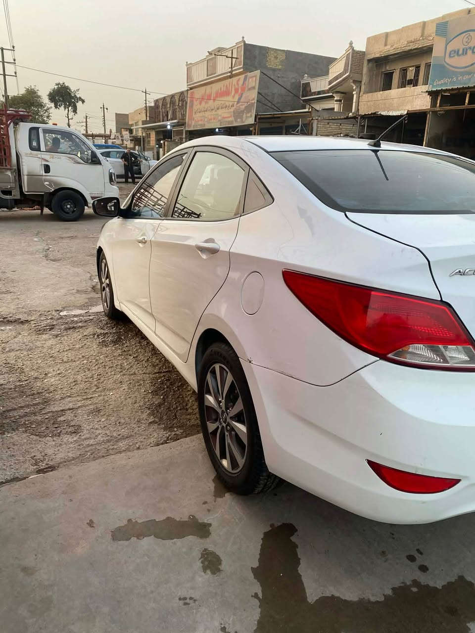 اكسنت خليجي فول بيها ثلاث قطع صبغ 2016 رقم كربلاء انكليزي محرك 1600 السعر 86$ 
الاتصال ‭0771 293 8860‬ غير متواجد ع الفيس … بغداد, العراق
