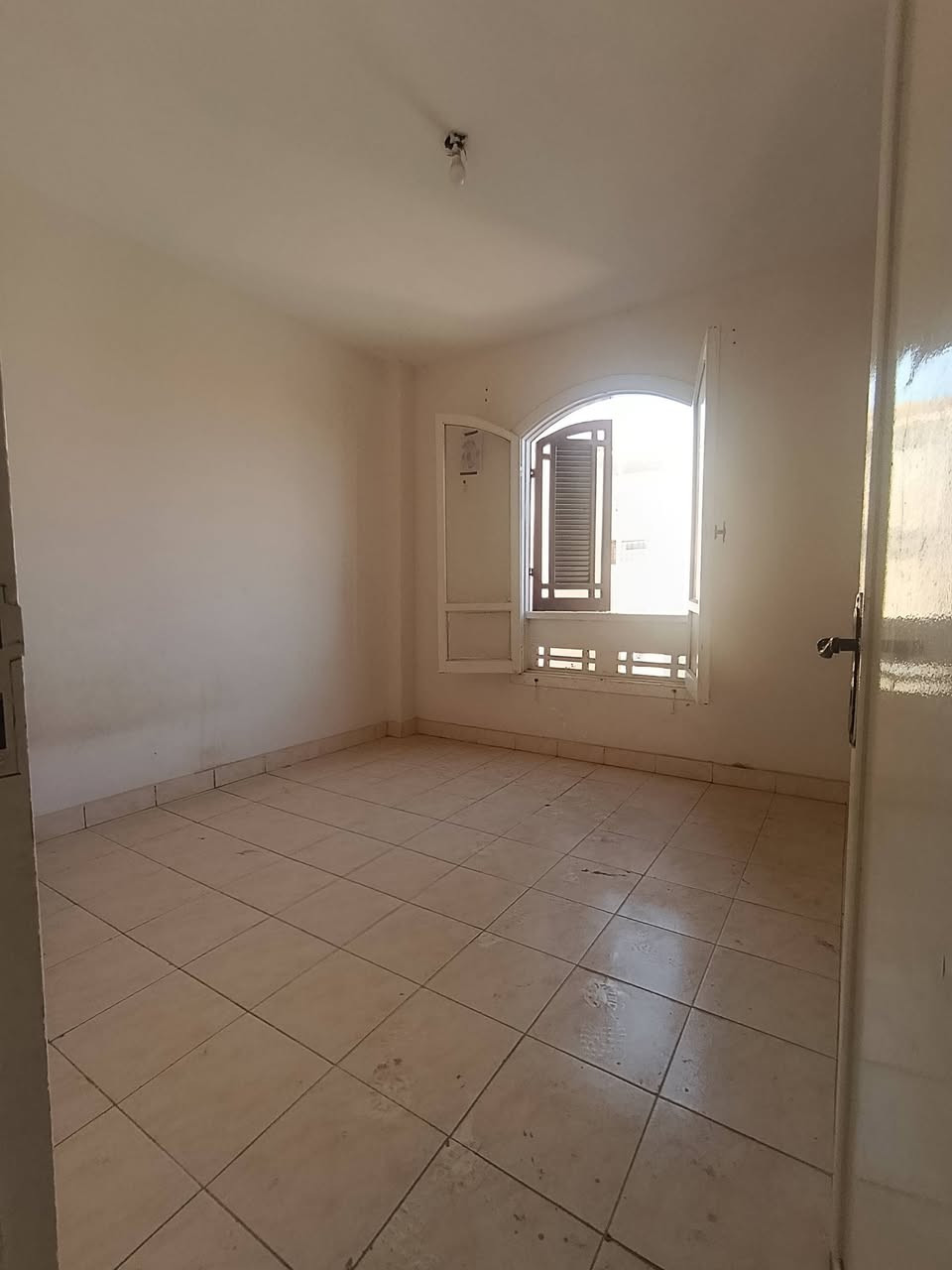 للايجار شقه 70 م  اسكان عاملين بالخارج المغتربين غرفتين وصاله وحمام ومطبخ دور رابع اخير  شارع الشهر العقاري أمام نزهه العبور  وحى الاسكان العائلي أمام المدارس وجميع الخدمات مطلوب اسرة فقط
 المطلوب4000
ج للتواصل 01062666784
01014272222


**إذا كنت صاحب هذا الإعلان وتريد حذفه لأي سبب، رجاءا أرسل رسالة إلى الدعم الفني**