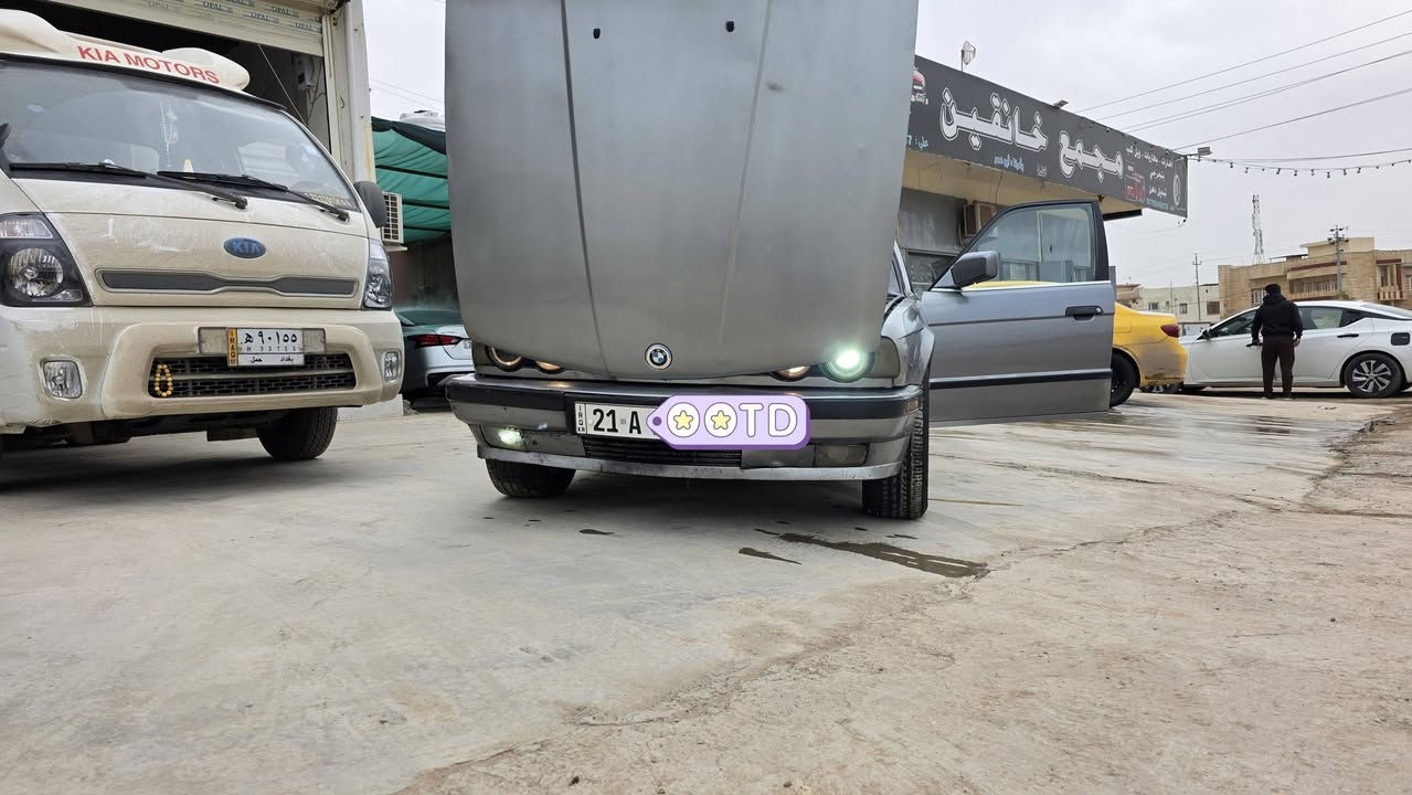 السلام عليكم من رخصة الأدمن 
للبيع بي ام دبليو ٥٢٥ موديل ١٩٩١
عليها محرك صقر ٢٨ كير اوتماتيك سيارة جديده وعليها ادامة كاملة
من باتري وتايرات وصدر امامي وخلفي ودسكات وفيتبم ونوزلات وبلكات كلها جديده وعلى ايدي رقم سليمانية الدولي الجديد نافذة لغاية ٢٠٢٧ السيارة بأسمي تريد تحويل تريد وكالة حاضر السعر ٥٤ ورقة وبي مجال 
عنواني ديالى خانقين وهذا رقمي ***********
