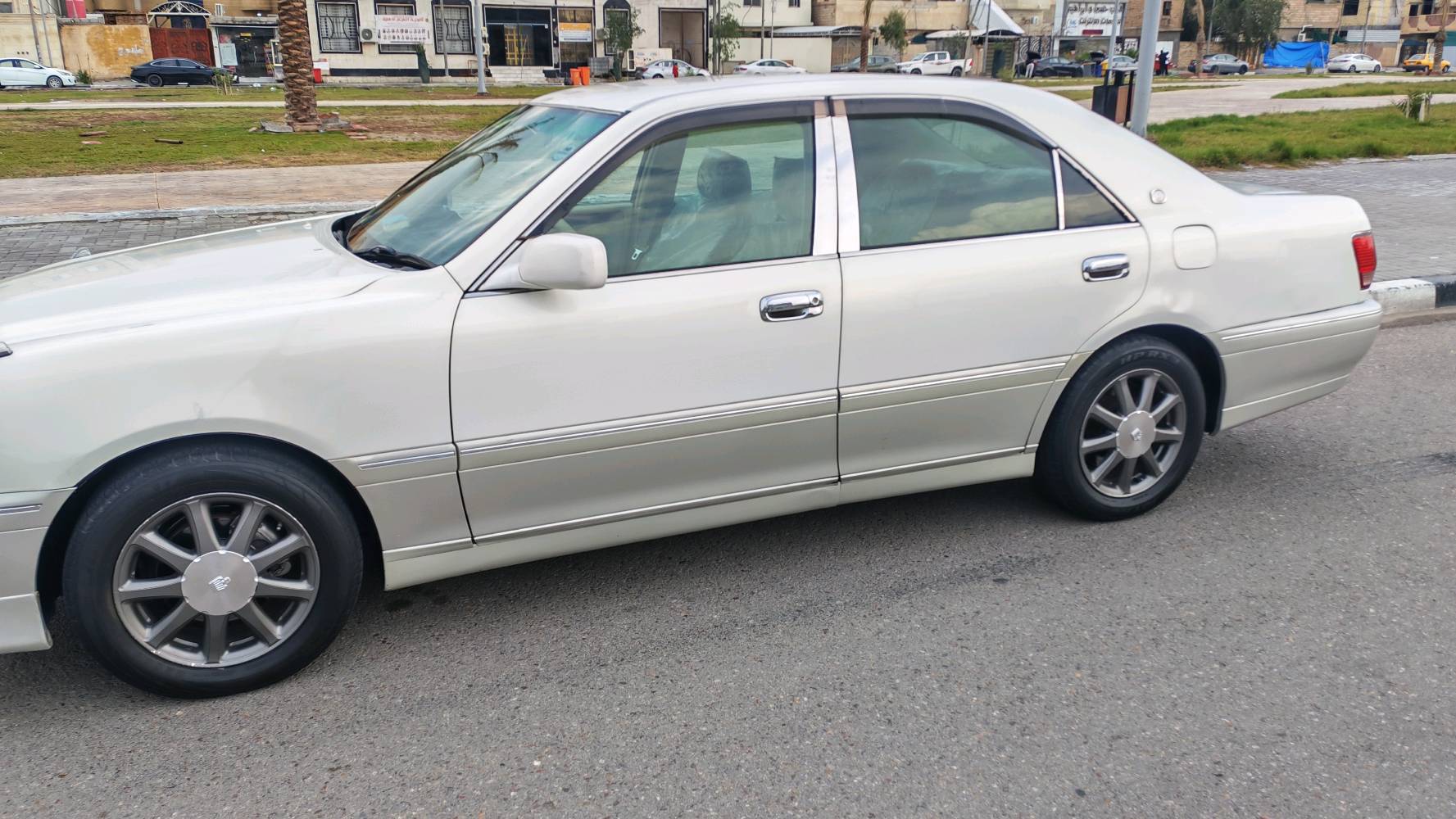 السلام عليكم جنون خضراوي قرار48 كرستال اصل سنويه 2027 تنتهي رقم بصره انكليزي تلث دكم ديفور الجبير تبريد ثلج 
غرفه جلد كفاله كص ونقل والضربه القويه
مامكفوله من الصبغ حداديه حلوه تخم تاير 
ويل نجمه سياره حلوه تجي وشوف بعينك
السعر 135 وبيه مجال مكاني البصره القبله 
***********
***********