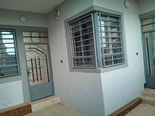 الدار للإيجار
حي التعليم جمعية غرفة تجارة قرب جامع الصالحات 
الدار يتكون من غرفة نوم عدد 2  واستقبال الدار جاهز 
السعر 250 ألف 
 ***********
***********
