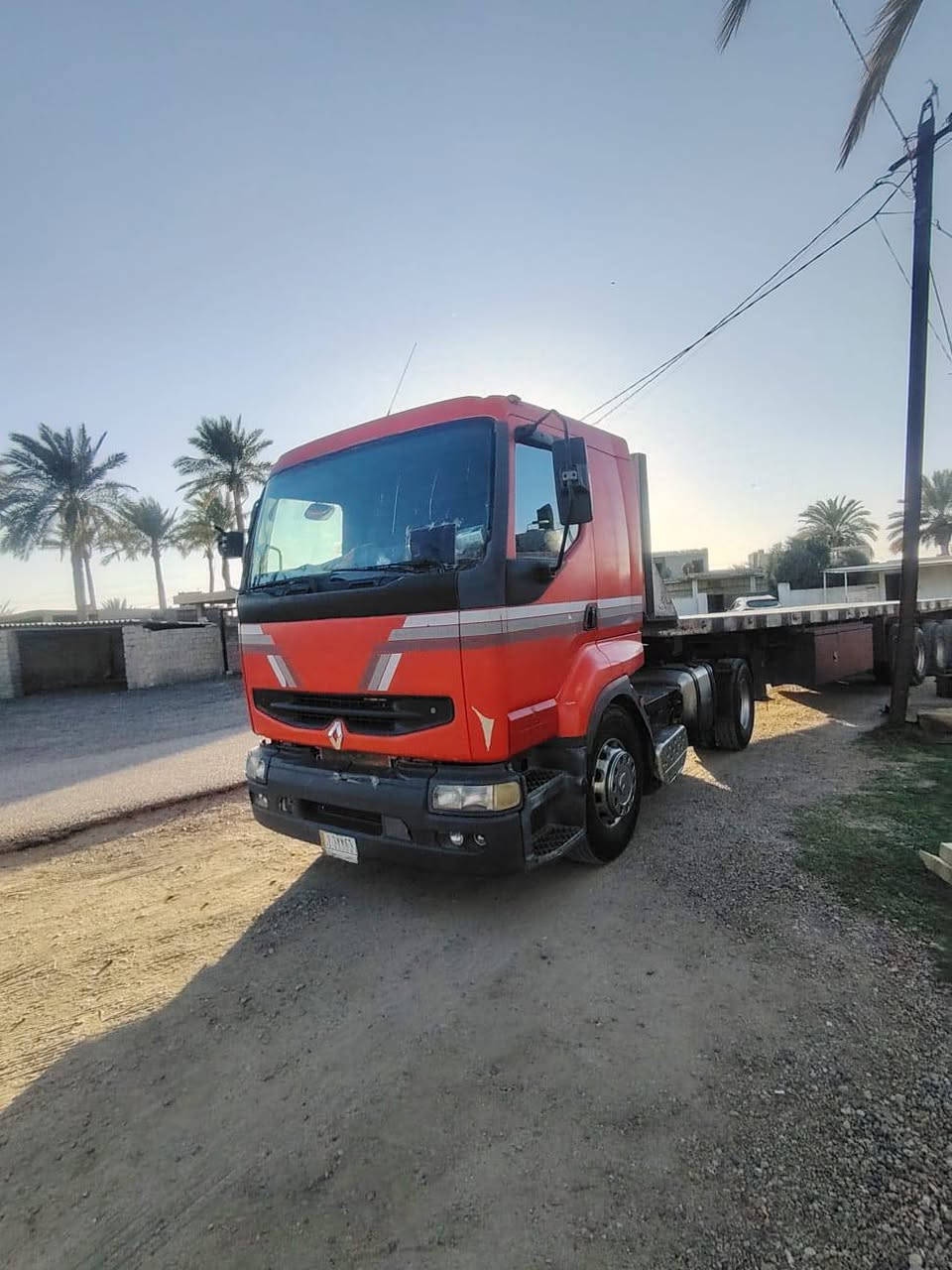 السلام عليكم رينو للبيع ١٩٩٨ حجم ٣٨٥ مواصفات حكومية بم ونوزل بلادي كير فلر ٤×٤اكسل برينة تخم تاير مع عربة اوربيه محددة طول ١٣و٦٠ المكان بغداد ابي غريب ***********
