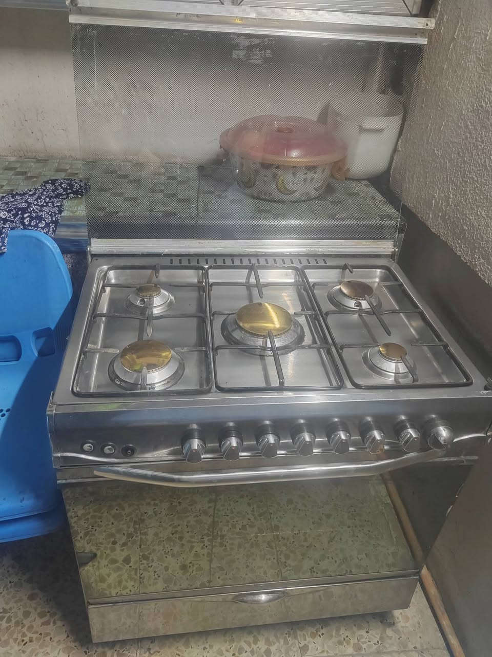 للبيع طباخ  مستعمل العنوان بغداد حريه رقم الهاتف ***********

