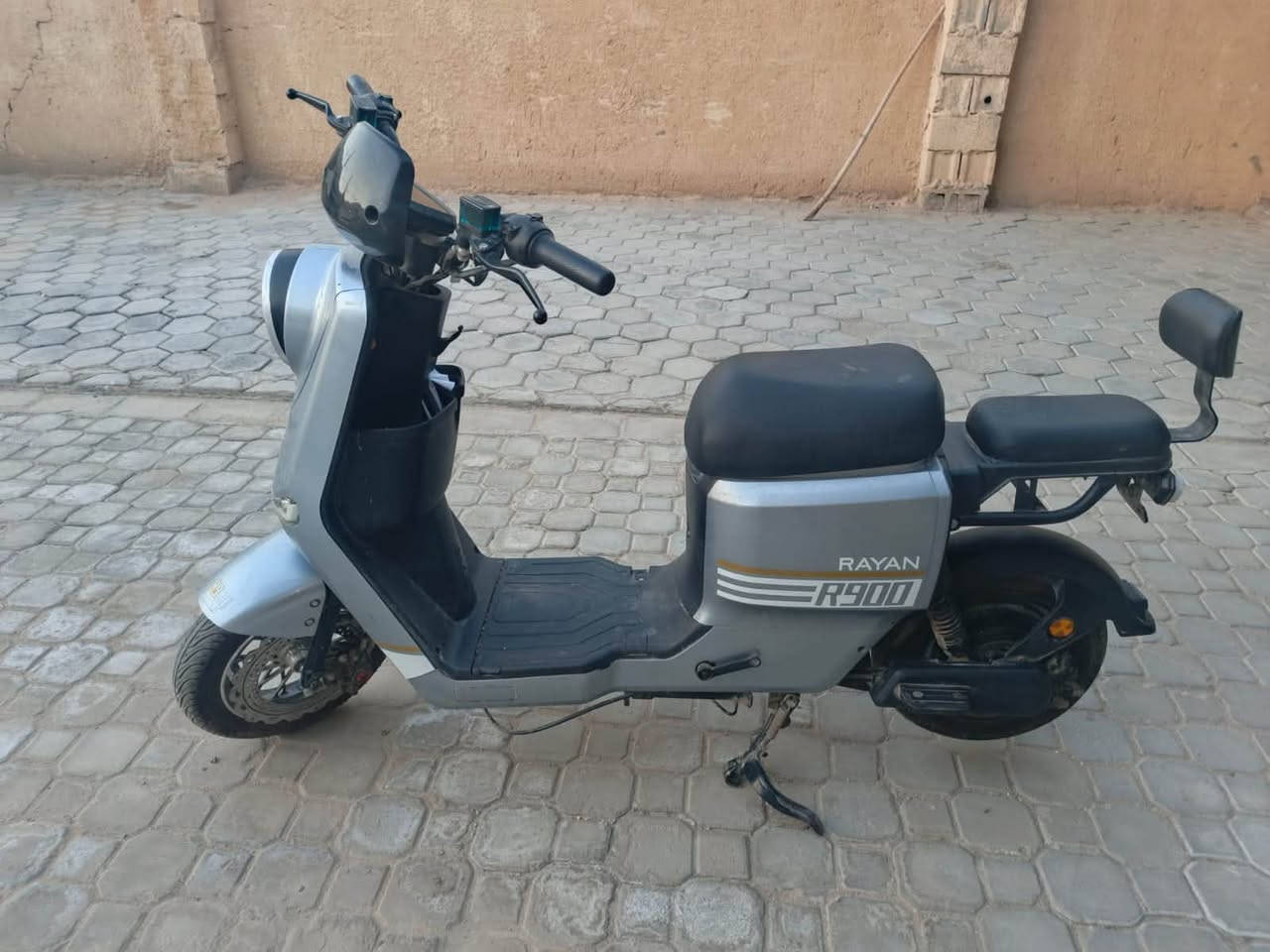 دراجة شحن R900 استعمال اشهر وخفيف جداً بطارياتها بحالة جيدة مابيها اي ضرر كفاله الدراجة عل الفحص وبعدها بضمان ( معارض محمد الوكيل الي بل مشراك) سعرها 550 الف


**إذا كنت صاحب هذا الإعلان وتريد حذفه لأي سبب، رجاءا أرسل رسالة إلى الدعم الفني**