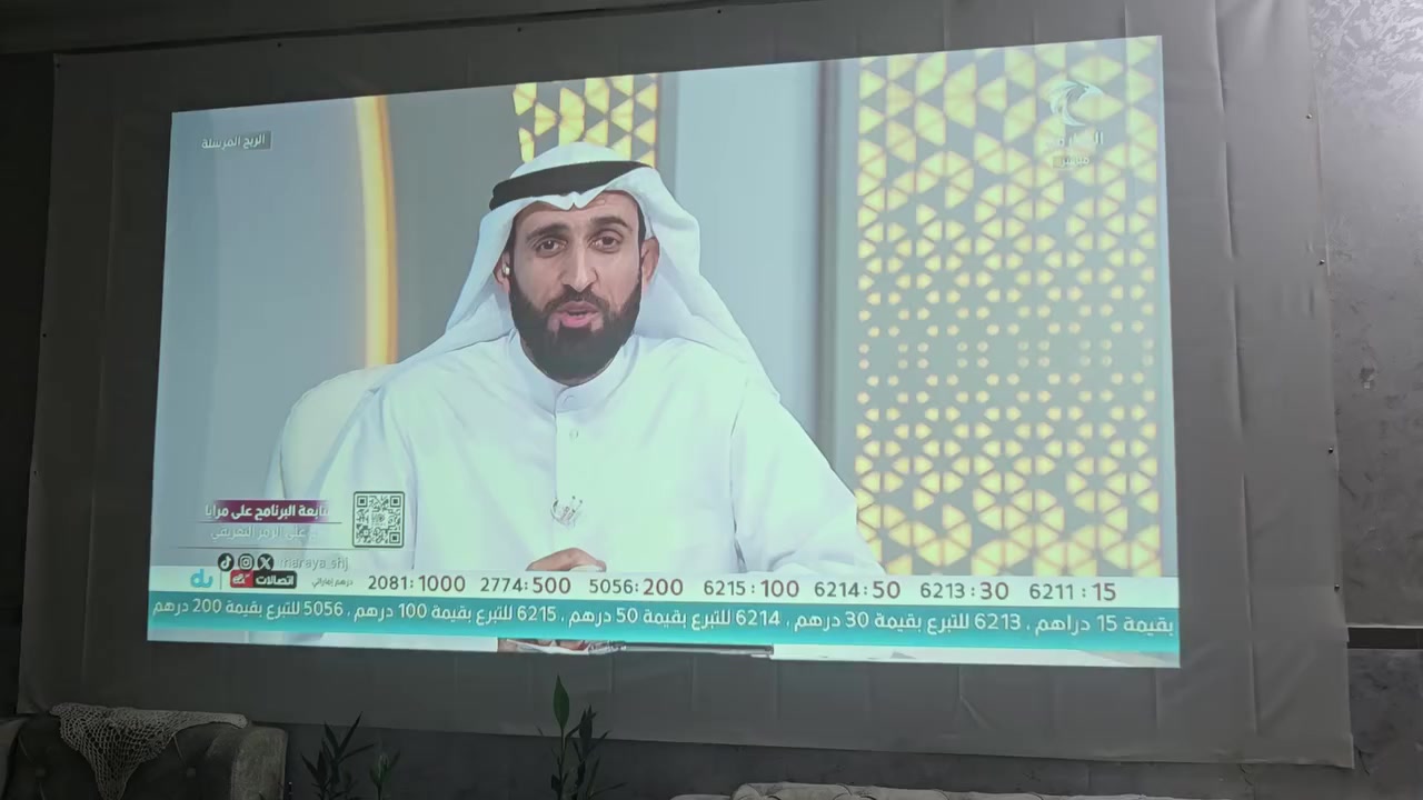 نوع VEVSHAO، وبالتحديد الموديل A25.
يعمل بنظام أندرويد ويدعم واي فاي، مما يجعله ذكياً وقابلاً للاتصال بالإنترنت. 

يوفر دقة عالية تبلغ 1080 بكسل مع دعم تشغيل فيديو بدقة 4K وتجربة ثلاثية الأبعاد. 

يتميز بسطوع يصل إلى 1200 ANSI لومينز ونسبة تباين 18000:1 لتجربة بصرية واضحة. 

يعتبر جهازاً محمولاً مناسباً للترفيه المنزلي، الاجتماعات المكتبية، والتعليم.


**إذا كنت صاحب هذا الإعلان وتريد حذفه لأي سبب، رجاءا أرسل رسالة إلى الدعم الفني**