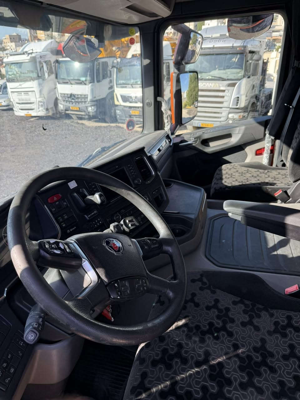 סקאניה 2020  מצב חדש מנוע  אחרי שפוץ
טסט שנה פושר 450
אפשרות החלפה 
אחמד סעדי احمد السعدي 0523763043


**إذا كنت صاحب هذا الإعلان وتريد حذفه لأي سبب، رجاءا أرسل رسالة إلى الدعم الفني**