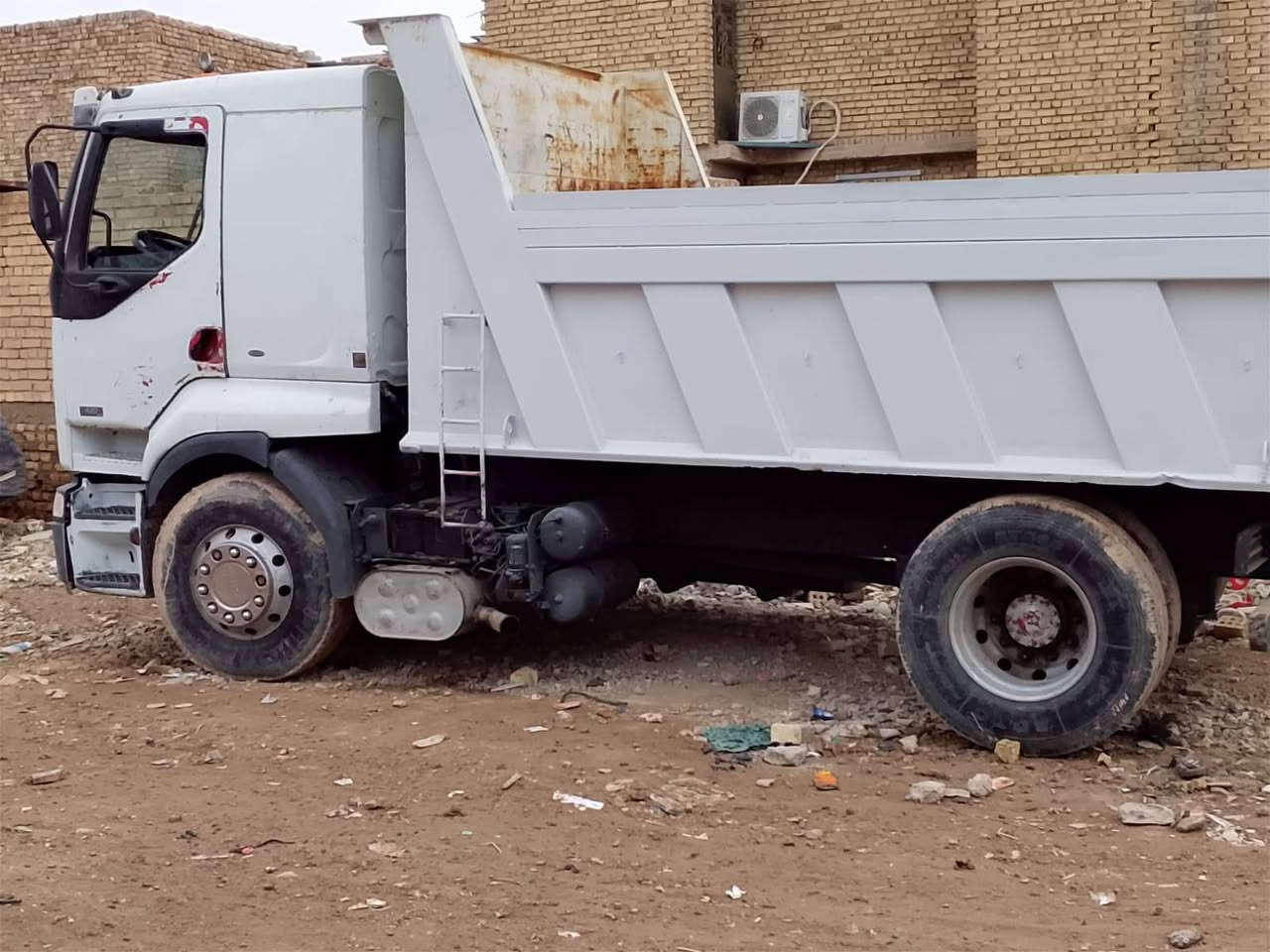 السلام عليكم سياره راينو موديل 2003مكينه 420لا صرف ولا بخار سياره كفاله عامه لسعر 125عنوان بغداد ***********
