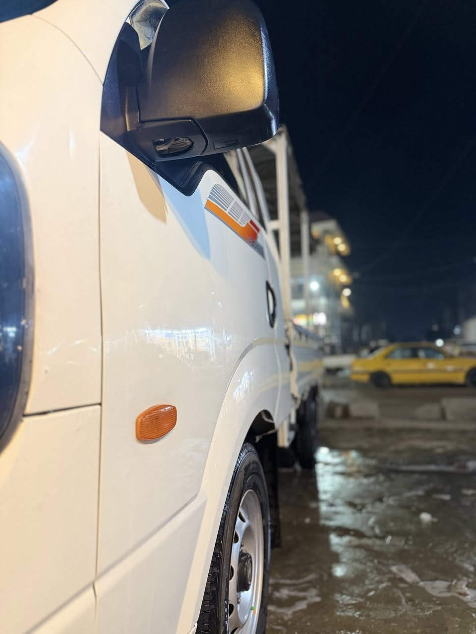 ‏سلام عليكم كيا حمل للبيع موديل 17 كفالة ما عدا بس البنين مفتوح ومقاعد ينه بلادي مكينة كفالة تبريد ثلج مكان بغداد مدينة الصدر 145 وبيهامجال بسيط حق الجيه مسكر ***********
