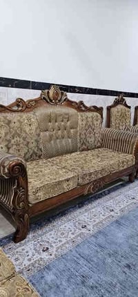 ‏سلام عليكم طقم قنفات للبيع تخم كراسي عدد ٣. معه قنفه عدد ٢ بحالة جيدة...