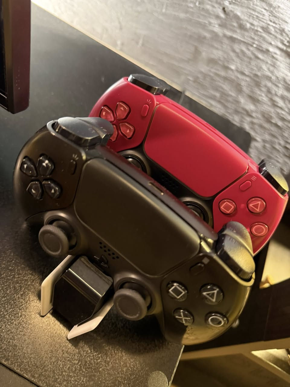 السلام عليكم
جوستكات بلي ستيشن ٥ الاصدار الاول الجودة العالية اوربي  UK
جوستكات مالتي مو مال بيع وشراء
نظيفة جداً
الـمنفذ مال تايب سي ممستخدمة اصلاً لان عندي شاحن وايرليس 
الاحمر سعرة 60 (بي درفت بسيط بالكير الايمن ميبين اصلاً)
الاسود مكفول من كلشي تفحص بالموقع يلا تاخذة سعرة 
75
وموجود توصيل لكل المحافظات


**إذا كنت صاحب هذا الإعلان وتريد حذفه لأي سبب، رجاءا أرسل رسالة إلى الدعم الفني**