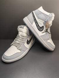 جوردن تحفة انتاج مشترك نايك و ديور قياس 41 متوفر حذاء نايك انتاج مشترك...