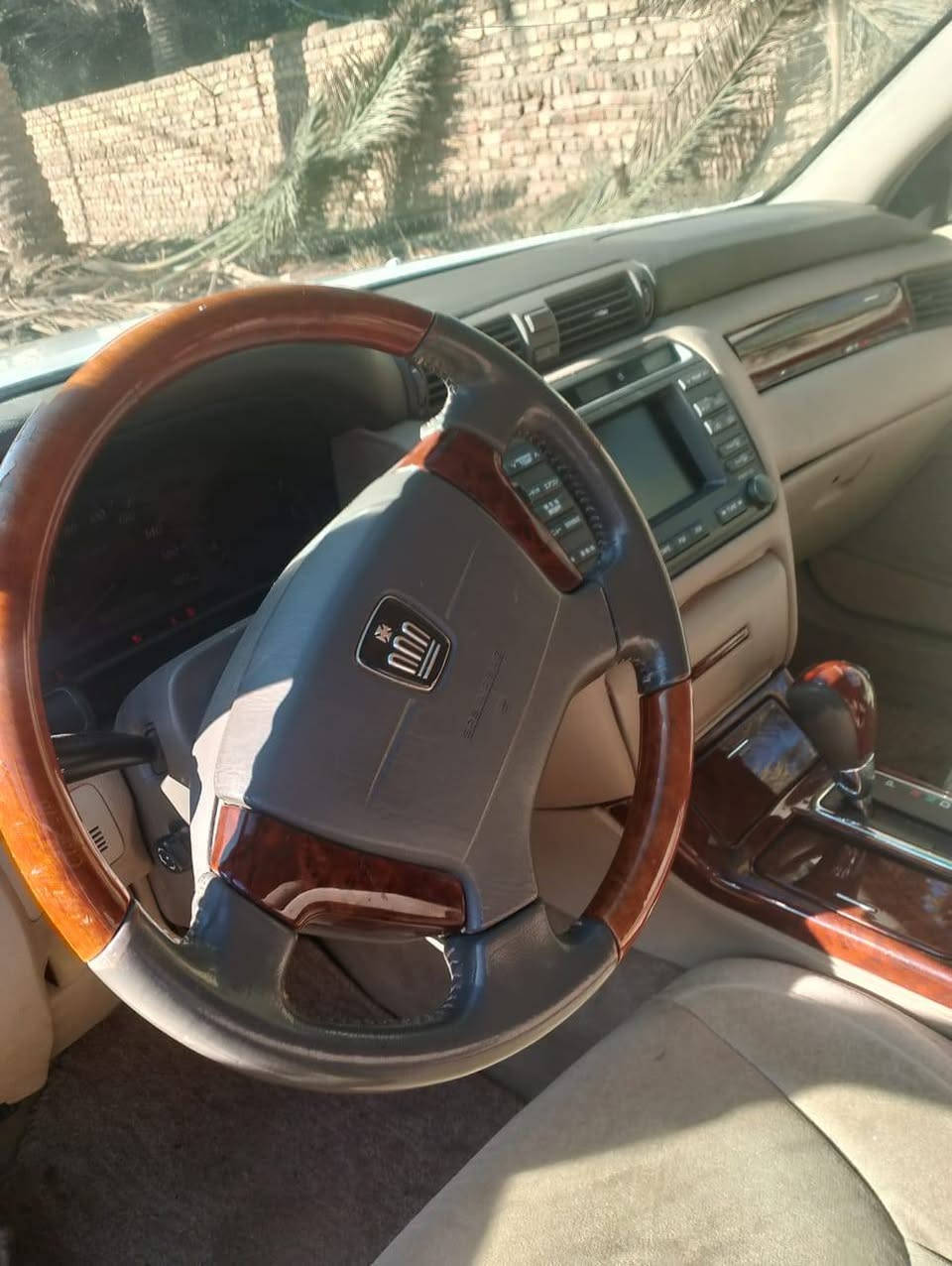 ملكة كصة قماره
أدوات 
موديل 2002
كريستال نضيفه بيع مستعجل 
ناصرية
الرقم:***********
