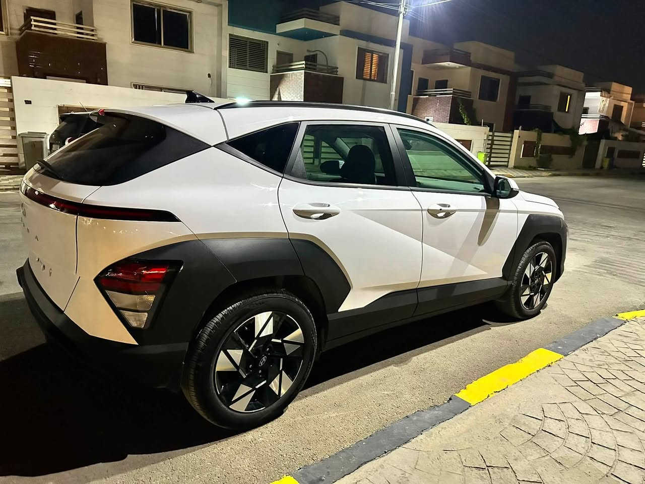 السلام وعليكم كونا للبيع
موديل 24 
وراد امريكي 
مكينه 2000 دوش 
ماشيه 9000 ميل قابل للزياده
ضررها فقط قبق الجنطه ومبدل  
سعر ١٥٥ ورقه وبيها مجال بسيط
للاستفسار ***********
