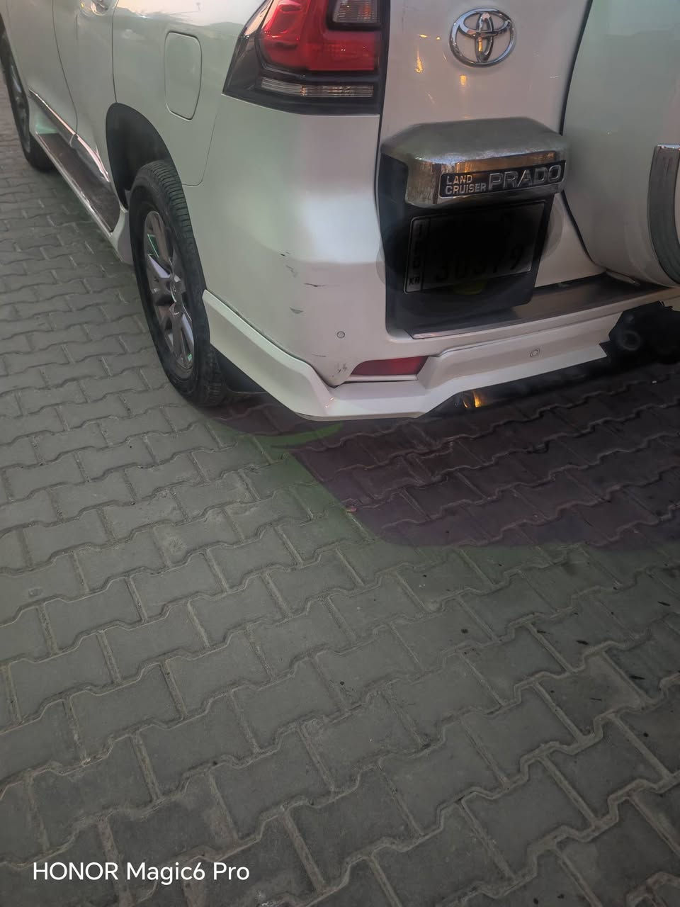 برادو 2019 وارد كويتي الساير ويل 18 ايرباكات طاكات ومصلحة صبغ بنيد وجاملك امامي بسبب ضربة وصبغ جاملغ خلفي وباب خلفي بسبب شخطة للاسف تم صبغهم دبل تانكي جام اونو تشغشيل عن بعد سنتر لوك وهوك وفتحة وثلاجة  وكشنات جلد وكراسي امامية كهرباء تخم تاير واسبير جديد ياباني اصلي شركة مري كهرباء دكمة لايتات زنون محرك وكير مامفتوحات نهائي ماشية 55 الف وقابلة للزيادة محرك 4 الف ستة سلندر السعر 52 مليون الاتصال او المراسلة عبر واتساب متوفر *********** باقي الصور والاستفسار واتساب موجود من 2 ظهرا لل10 مساء رقم اربيل الحديث مع هزة حديثة تنتهي 27
