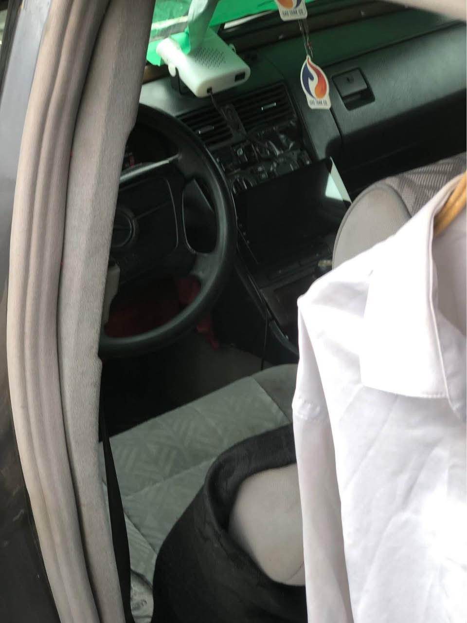 مارسیدز بەشەرتی گێڕومەكینەی  مۆدل1995كاربی  بەشەرت هەموو تازە چاك كردوە پاتری لۆك  جوار چام كاربە هەمووی گیانی ئیش ئەكات سەقف سلیت ٤تای تازە  تەبردەكەی بەس كۆپرێ سەری نەحسەسەیارەكە   كالبوونەوی هەیە نرخی 25  بانزین زۆركەم ئەخوات شوێن سلیمانی موشتەری نیت   نامە مەنێرە لەگەل ڕێزم *********** Singapore
