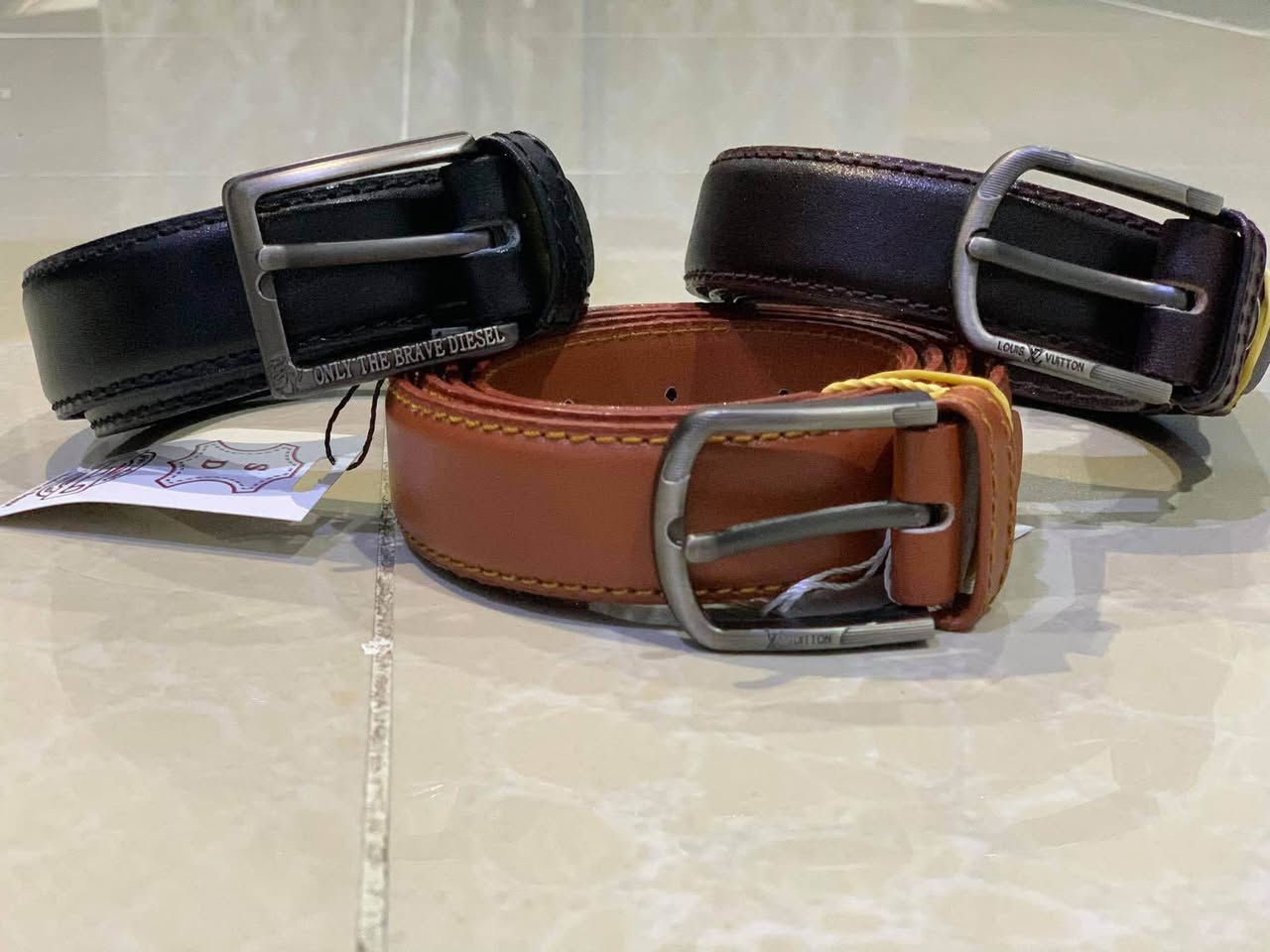 تصفية بسعر أقل من التكلفة لأصحاب المحلات و البيجات حزامات جلد رجالية نوعية جيدة صناعة مصرية بمقاسات عرض و أطوال و نقشات مختلفة البيع حصراً كامل الكمية 300 قطعة
لمعرفة السعر الاتصال واتس على الرقم ***********
غير متوفر على الفيس أربيل, العراق
