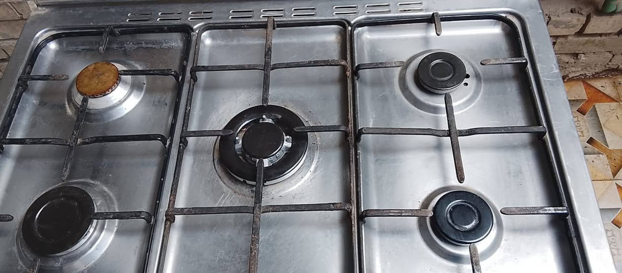 السلام عليكم ورحمه الله وبركاته 
طباخ ايطالي مجدد مغسول بالاحواض وازاله الدهون والروائح  5 عيون جدد ومبدل الواشرات وتكريز ولفات وعازل جديد  2انج سعودي رجلين جدد زوج نرمايد جديده لاستيك باب جديد مفحوص من التسريب آمين وثقه 
السعر 150الف


**إذا كنت صاحب هذا الإعلان وتريد حذفه لأي سبب، رجاءا أرسل رسالة إلى الدعم الفني**