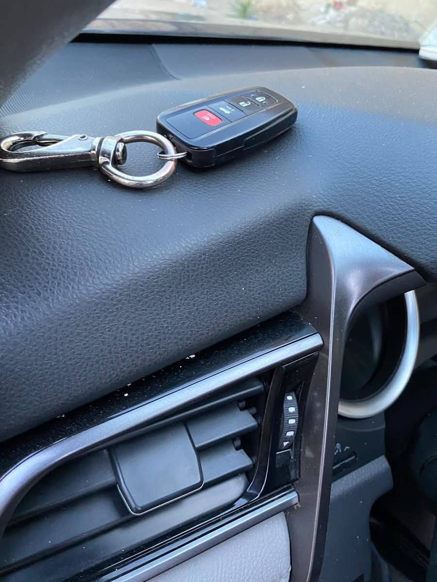 السلام عليكم
كامري ٢٠٢١ Le بلاس النسخة المطوره تنفس طبيعي فول على الفتحة والجلد 

حادث موضح بالصور بيه خمس قطع صبغ جانبي بدون ايرباك بجم كبس كلشي بلادي على وضع الوكاله السيارة جاهزة من كل النواحي متصرف عليه ولا دينار 

الموصفات 

بصمة 

فول رادارات (امامي-خلفي-حانبي)

اوتوهولد

سايد بريك دكمة 

مرأة وسطه اوتودم

شاشه دشبول دجيتال مال xse 

لايت لد اوتو 

توقف ذاتي 

شاشة كاربلي

عداد المسافه ١٣٥ الف 

رقم اربيل باسمي سنويه 

مكاني كربلاء *********** 

السعر ١٦٣ ورقه بيه مجال بسيط جدا
