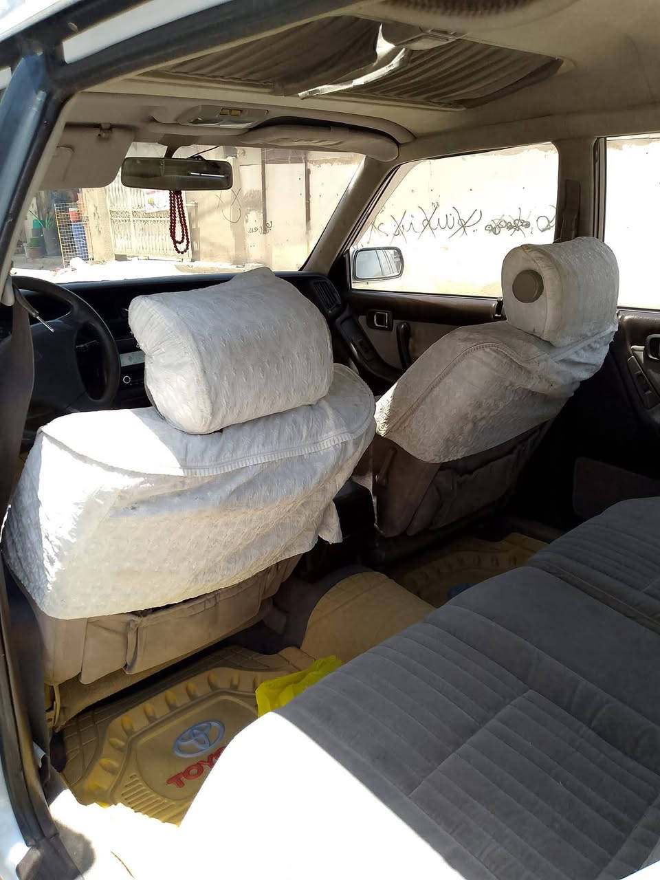 السلام عليكم ارنب استيشن للبيع فقط السياره جديده موديل 1991  السياره تبريد ثلج ابطاين جدد داخل ماروني جديد السياره نضيفه حيل محرك 2500 بطه السياره ربع ما اذب عليه ماشيه 95 الف تايرات جدد كهربائية كله على الشركه كير ومحرك ما مفتوح تايرات تخم جديد سنتر لوك  رقم بصره مشروع وطني وين ما اتروح اتحول الجام كهربائي لون السياره ابيض لوئلئي مكان السياره ابو غريب حي الشهداء قرب محطه جوهره العدنان  وبيه مجال هاتف واتساب *********** سنويه جديده لغايه 2029
