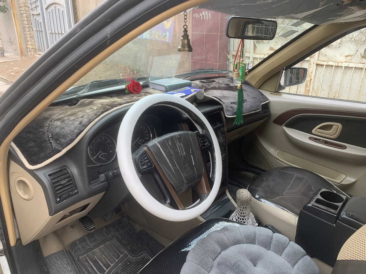 السلام عليكم بيجو بارص 2018رقم بغداد بأسمي. تحويل ثاني يوم رقم انكليزي جديد
السياره جاهز من كلشي 
تبريد وتدفئة خير من الله
سياره بدون ضربه 
بيه بارد اربع اصابع بلجاملغ اليمن 
تخم تاير جديد
دوشمه داخليه كامله 
شاشه كبيره 
تحكم استبرن 
كير ومحرك خير من الله 
مكاني البياع حي التراث 
رقم ***********
السعر 69وبيه مجال
