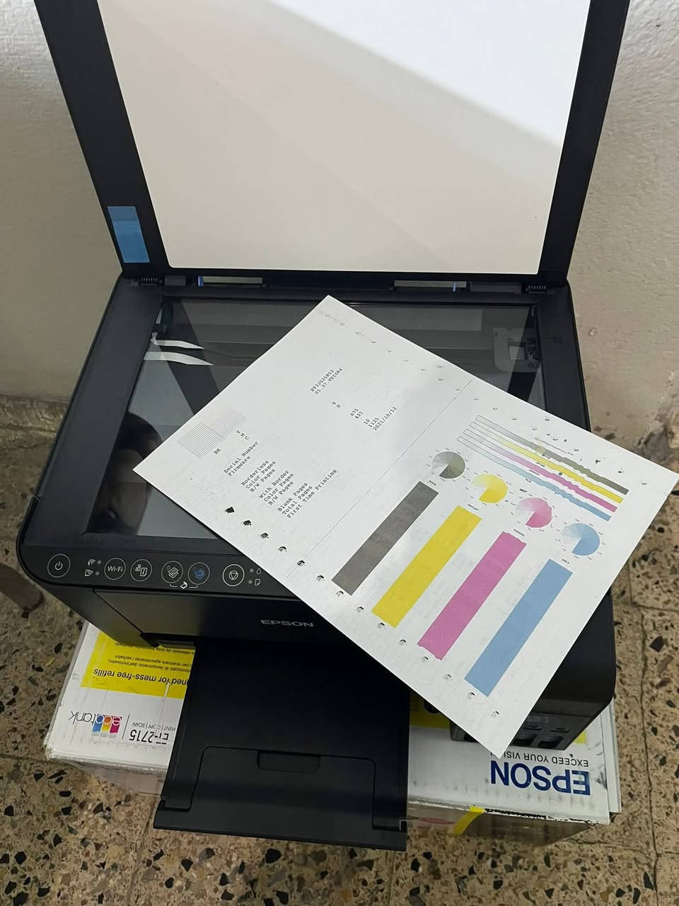 السلام عليكم طابعه ايبسون جقن خارجي وايفاي تسجب من الموبايل مباشر اسكنر تسحب جميع انواع الورق الطابعه نضافه جدا عاليه ساحبه بندين وشويه ورق الطابعه سعرها 160الف مكاني الموصل تحياتي ***********
