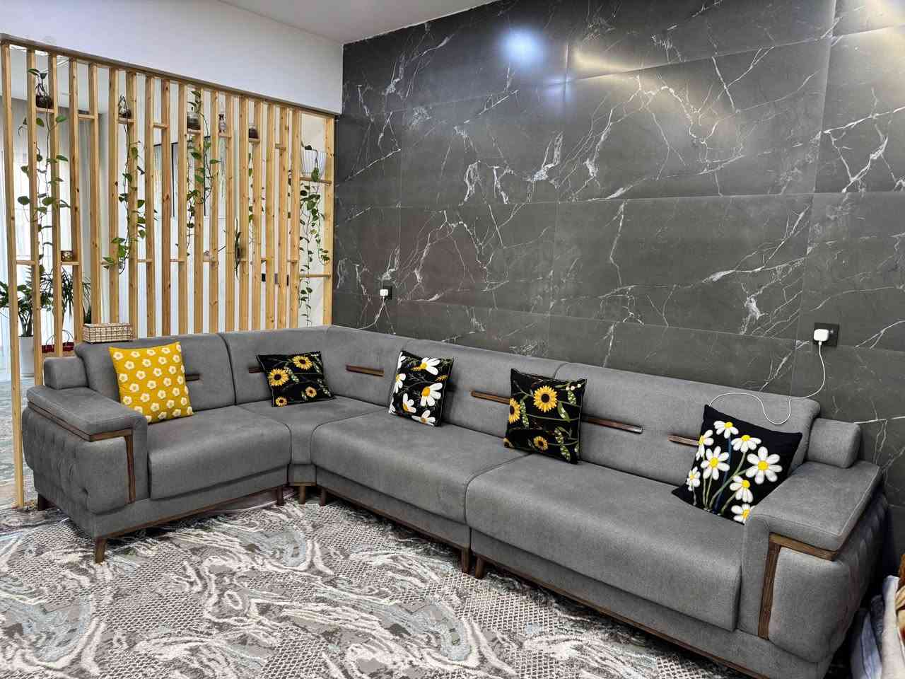 تاخم قنفةى L
زور زور پاكة كةم بةكار هاتووة
مةواد توركى
350* 200cm
نرخى 450,000 مةجاليكى كةم
ناونيشان هةولير
*********** أربيل, العراق
