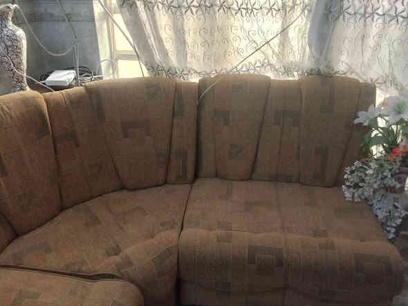 ديوان خشب عراقي ثقيل 
عشر امتار 
سعر 250 
مكانه حي السماح
للاستفسار اتصل***********
