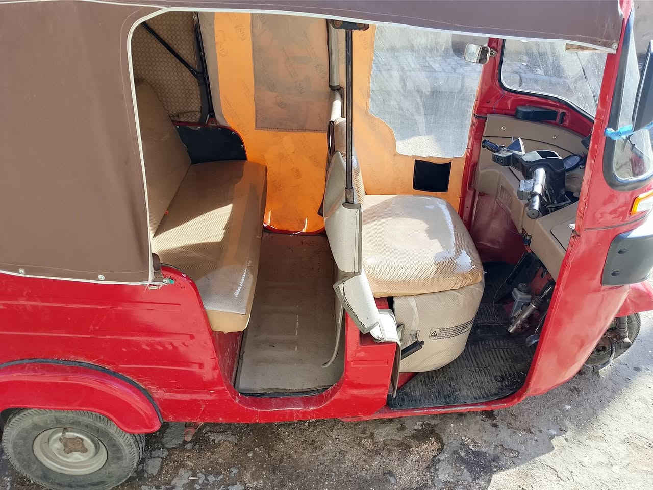 تكتك 2018جاهزه كبل للشارع بيهه صبغ جماليه محرك بلايلؤن لانقيص ولا تبخير ولابكن كهرباء اتهه كلهه شغاله كلاحات وعينه  جدد شركه مابيهه ابد خياس السعر 3800كماليه شارع الاصفر قرب مجمع دار السلام ***********
