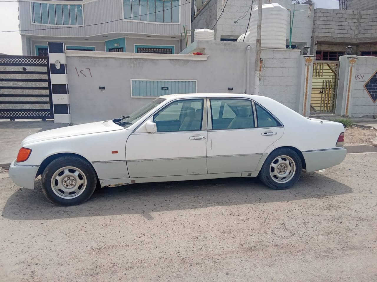 سلام عليكم سياره مارسدس شبح البيع موديلَ 92.رقم نكليزي السعر ٥٠ وبي مجال الستفسار رقم الهاتف ***********.
