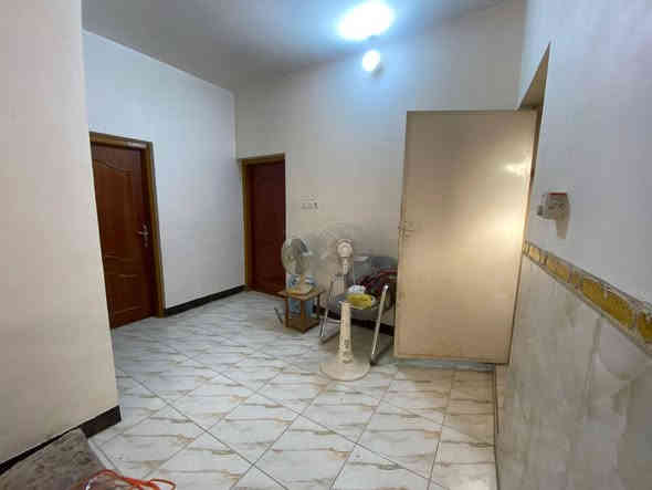 بيت للبيع طابو صرف
المساحه 250 م 
طابقين 
الطابق الأول غرفة نوم و استقبال وهول ومطبخ وصاله وصحيات 

الطابق الثاني ثلاث غرف نوم مع صاله وصحيات 

كراج سياره وحديقة وصحيات خارجية

الموقع المسيب قرب مدرسة النهضه شارع حسينية المحسن بيت ركن 
للاستفسار اكثر ***********
