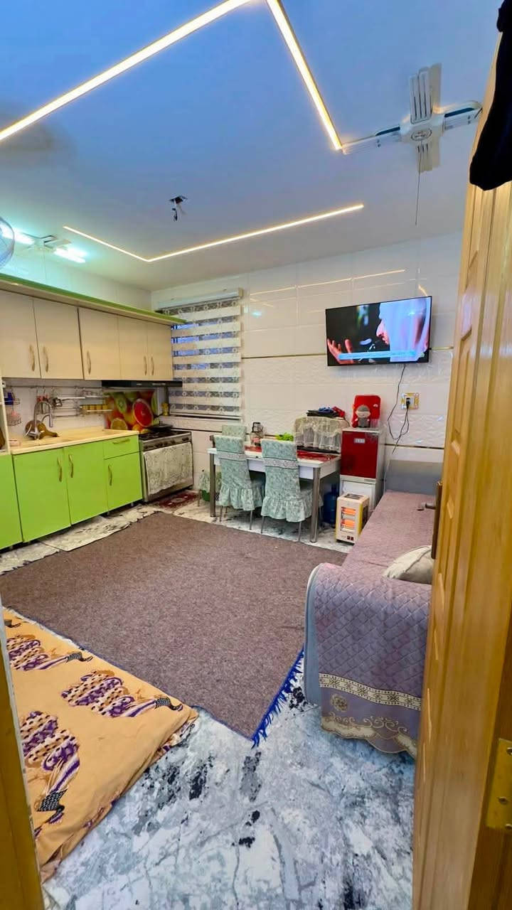 🟢#دار #للبيع في #النجف _حي #الجزيره🟢
~~~~~~~~~~~~~~~~~~~~~~~~~~~~~~~~~~~~~~~
                             📐#المساحه(200)م 
•طابقين:
•الطابق الاول ⬅️2غرف نوم +صاله+استقبال+مطبخ+صحيات
•الطابق الثاني⬅️3غرف نوم+صاله+مطبخ+صحيات 

🌟يتضمن الدار (3)مشتملات :
المشتمل الاول⬅️150م
المشتمل الثاني⬅️50م 
المشتمل الثالث⬅️الطابق الثاني 

•بناء نظيف جداً
📞للأستفسار:***********
