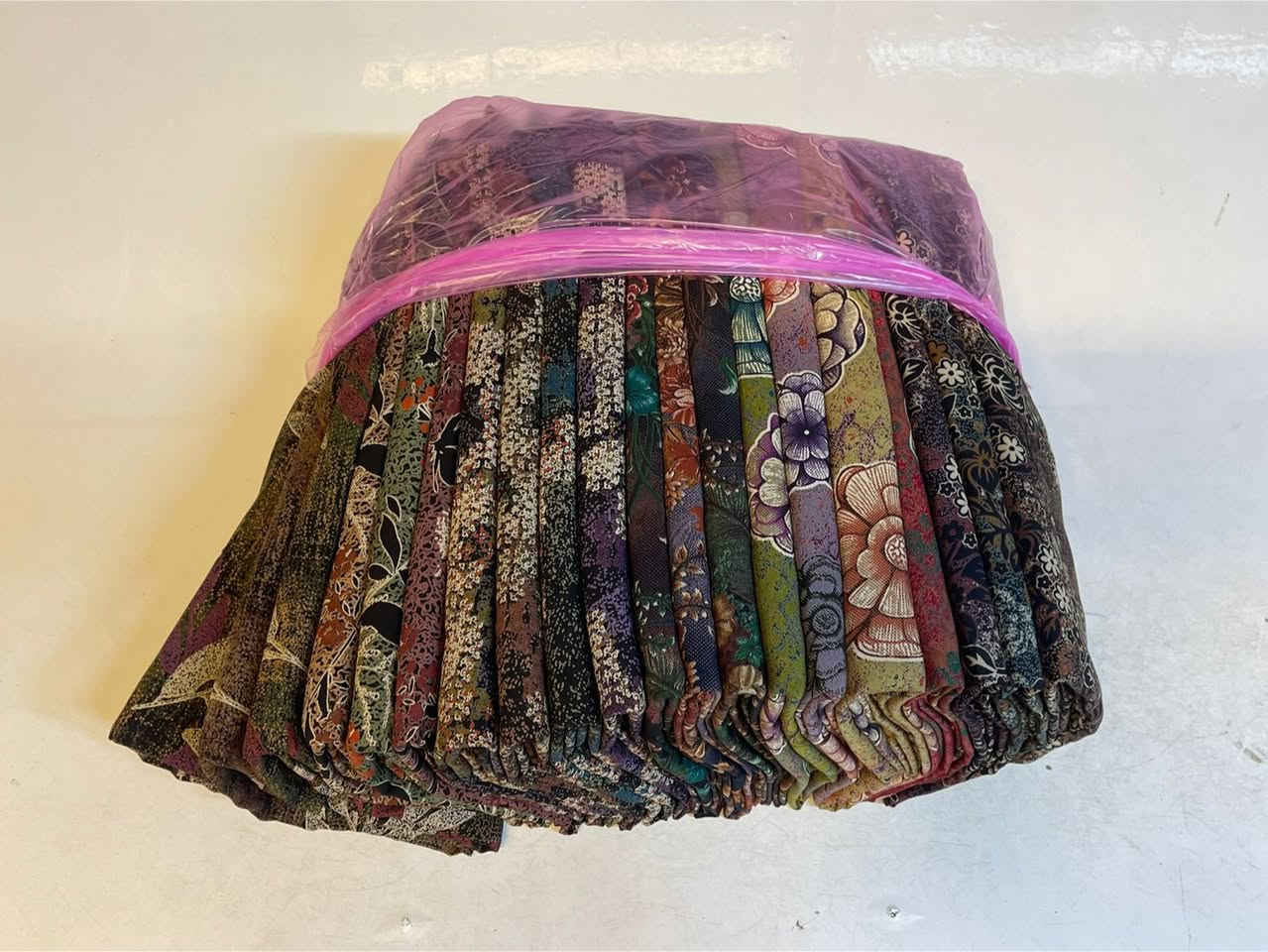 مرحبا زبائنه الكرام عرض جديد 🚕😍🚕#تخفيضات  #اقمشة 
(( كشمير دخاني  اصلي 🍃🍃)) شرط الفحص🌺🌺🌺

درزن يحتوي 20 قطعه ب الوان ونقشات    مختلفه 🔥🔥

لسرعه تثبيت الحجز ع الواتساب  ***********📞📞
 
او زورونا بغداد الشورجه سوق الاقمشه قرب مصرف الرشيد 🥰🌹

#أقمشة #تخفيضات #فولو #جملة #اقمشة #تخفيضات🌹😍 #جملة👑 #خياطة #ملابس_نسائيه #مشاهير #دشاديش_نسائيه
