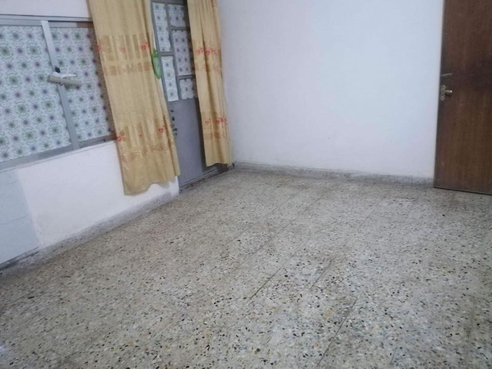 مشتمل ارضي للأيجار يحتوي على گراج ومطبخ كبير وصالة وغرفة نوم وحديقة خلفية وبيتونةا الدورة شارع 60 قرب افران بيروت للتواصل 

‭0772 584 1383‬
