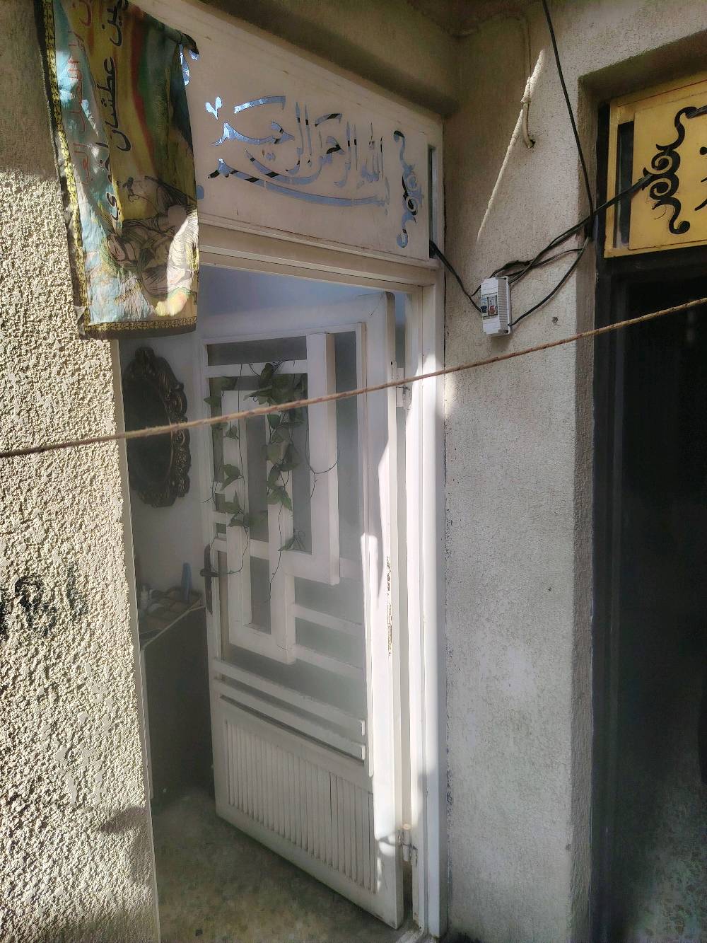 بيت 50 م مسلح طابق واحد للبيع او مراوس بقطعه أو بيت أكبر طابقين كون قريب للأمام عنوانه الجمعيه شارع المنتوجات النفطيه الرابط بين النقيب وحي رمضان قريب إلى مول الحارث وسيد الأسعار وفندق القريشي للاستفسار الاتصال ***********
***********
سعر المتر مليونين وبيه مجال قليل 