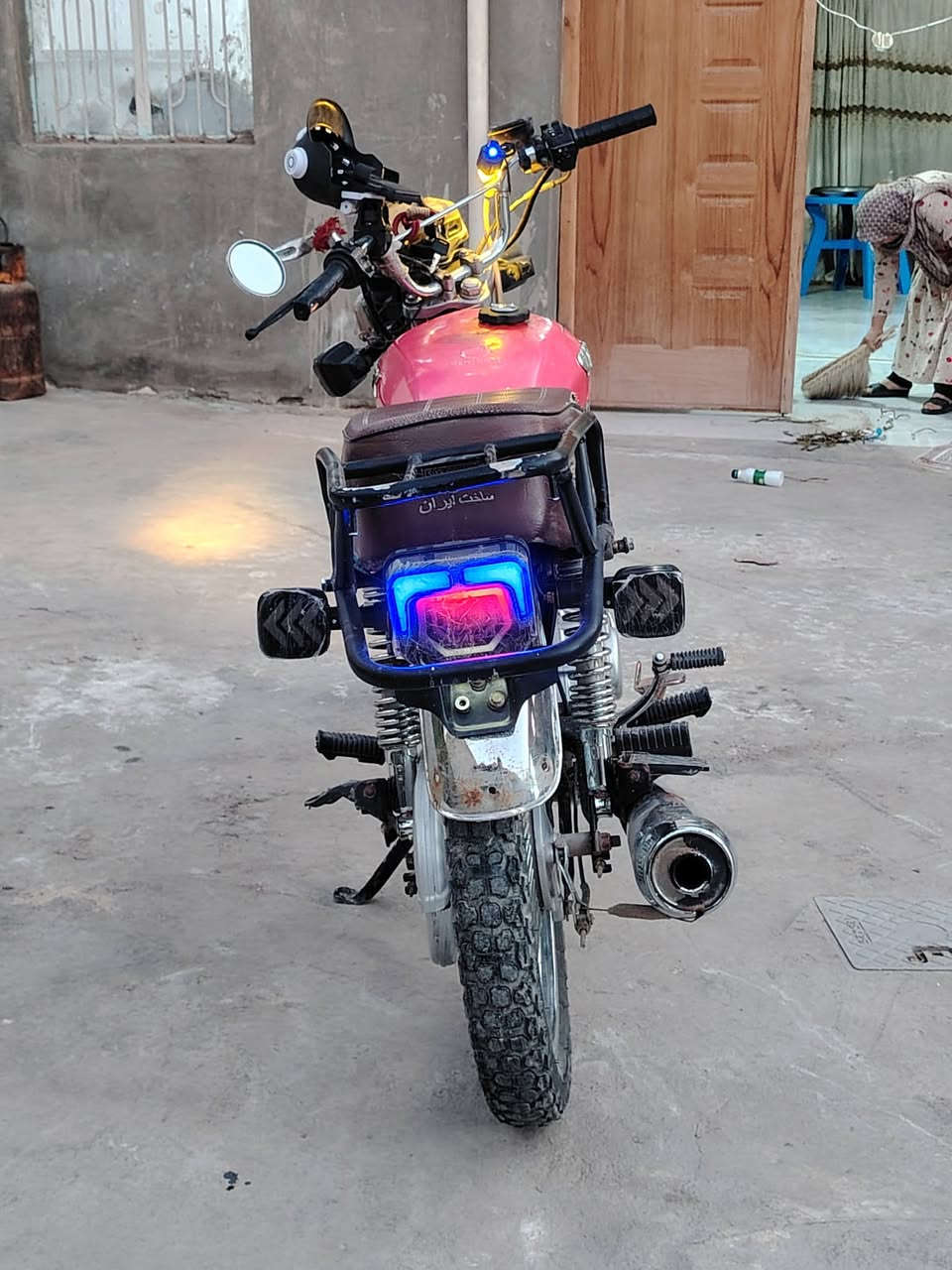 السلام عليكم تايكر موديل 23 اوراق اصولي مامفتوحه دراجه تخبل كهربائيات كلها شغاله العنوان حله بابل السعر 550وبيها مجال قليل حك الجيه الأستفسار على الرقم: ***********
