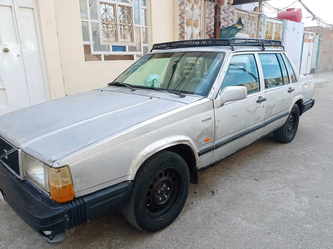 سلام عليكم فالفو 740للبيع بلاديه مكفوله من الضربه والصبغ شواصي عل شركه رقم  نجف الماني سنويه لل 27مشروع وطني  مكينه وكير حاويه وارد يابان بخاخ اوتماتيك كهربائياته كله شغاله زراكات ماسحات الدشبول كله شغال حداديه جديده السعر 33 مكانه بالنجف للاتصال ***********
