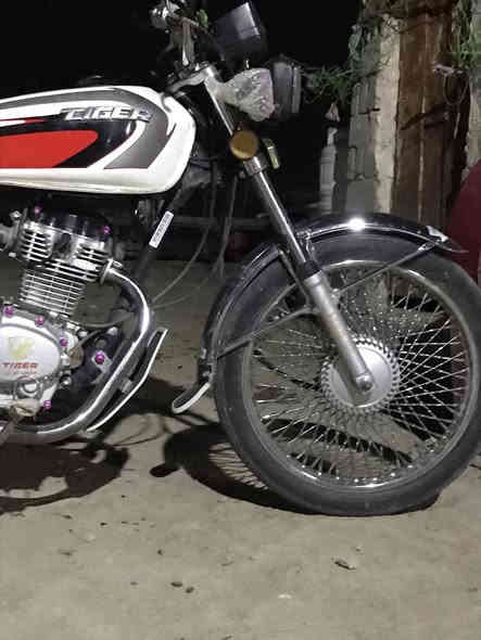 السلام عليكم درجه تيكر موديل 20  محرك 21توني شده وراق صولي كمرك مدفوع كبل ترقم  
شعدك مروس نزل بتعليق وبيع 
*********** التوصل
