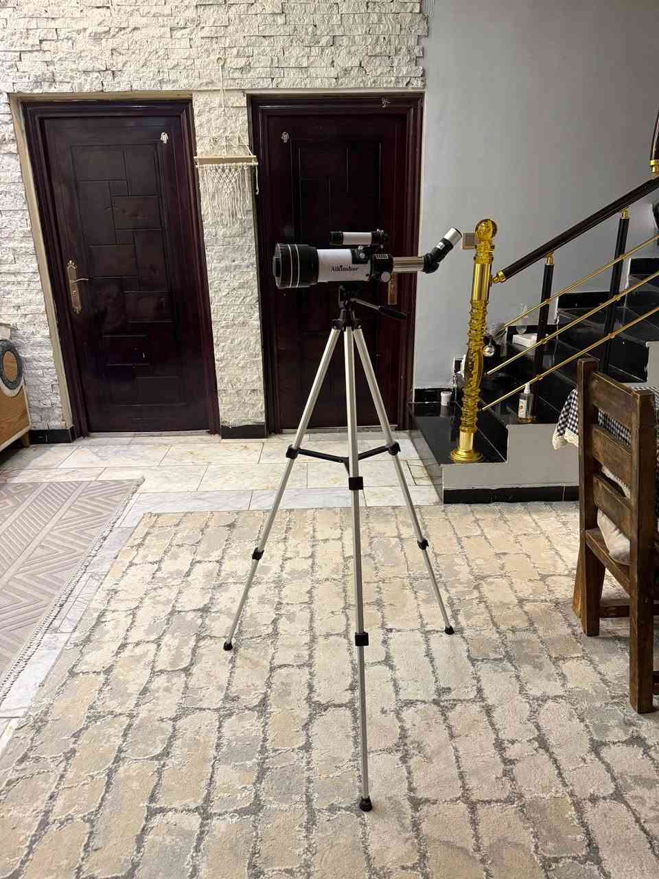 تلسكوب F40070M بدون اي نقص عدسات وجنطة وكرتونة استخدام كلش قليل اقل من اسبوع  سعرة ٦٥ الف *********** متواجد واتساب فقط
