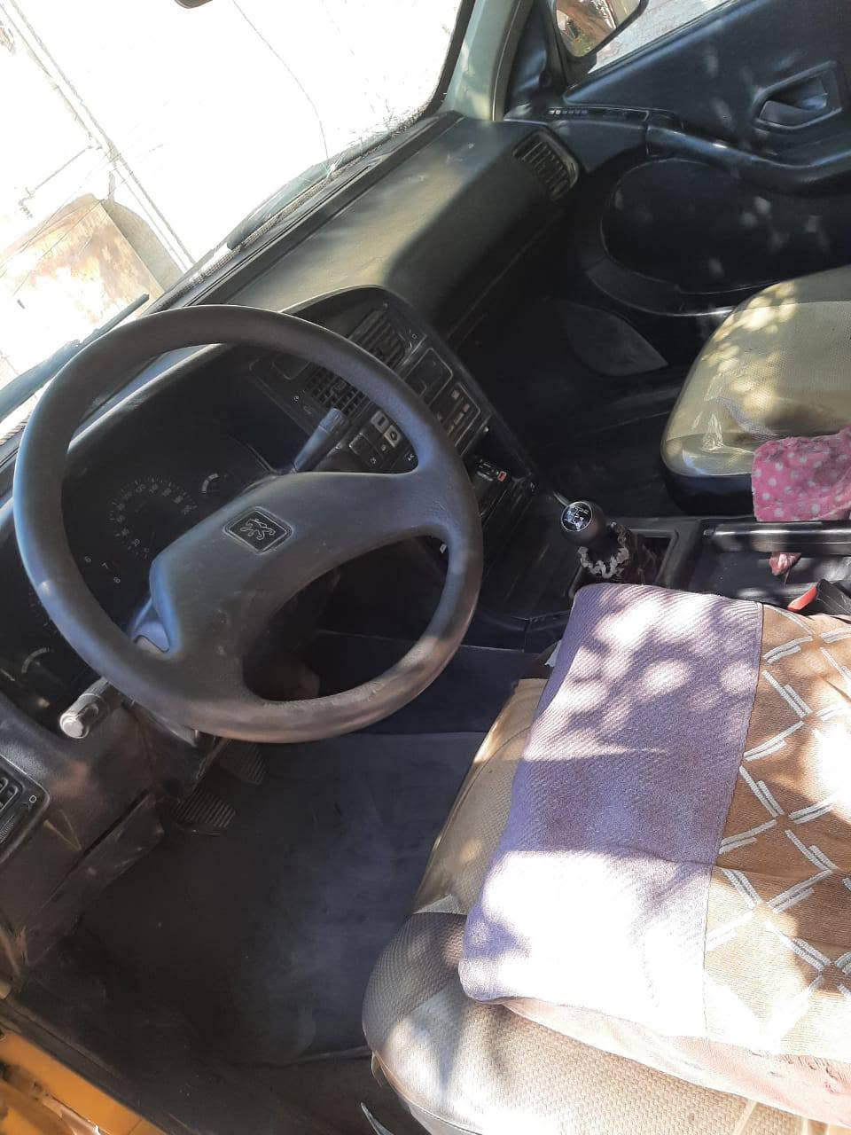 السلام عليكم
بيجو روئ  رقم دولي انكليزي تحويل مباشر 

مصفر هئيه غرامات 

سياره كير مكينه جدد اكسل حلو 

باتري جديد مشط ستيرن جديد شواصيها بلاد مملعوب بيهن 

داخله اسود حلو سياره مابيها خياس ولا معجون 

عارضها ب( 20 )وبيها مجال قليل كلش ماكو هيج نضافه بهيج سعر
مكاني بغداد الكرخ *********** يوجد وتساب
