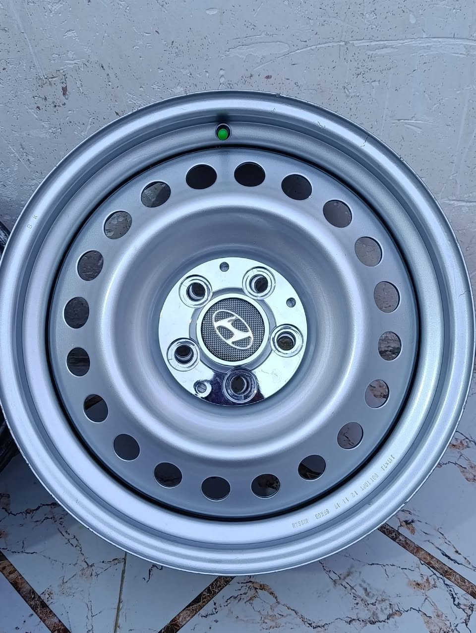 سلام عليكم رنك للبيع حجم 17 عشرين فتحه ويه ممات مال  حساسات ويه الطوس وصبغ حراري صارله سبوع اشتريته وماشديته اشتريته  واريده ب180 مكان البصره بالاتصال على الرقم***********
