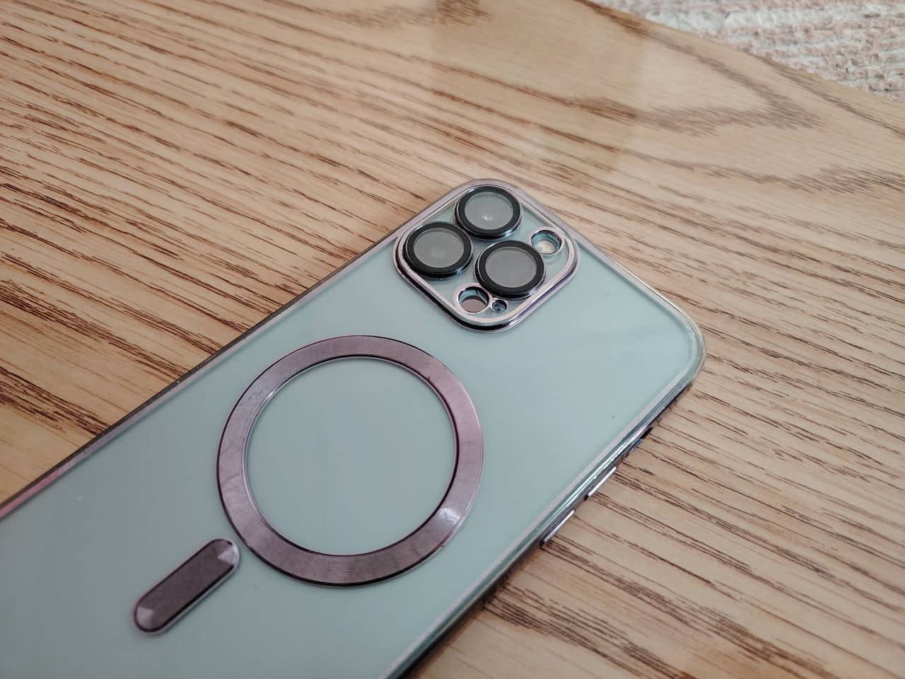 ايفون 13 برو ماكس بطاريتة 80 مكفول من كلشي مكاني قضاء غماس ***********
