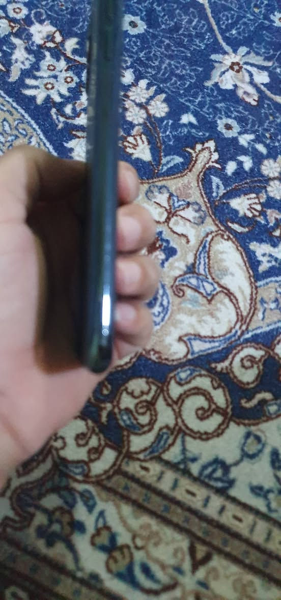 ايفون ١١ ذكر ٢٥٦  نضيف  ٩٨ من ١٠٠  مامفتوح *********** سعر٤٠٠
