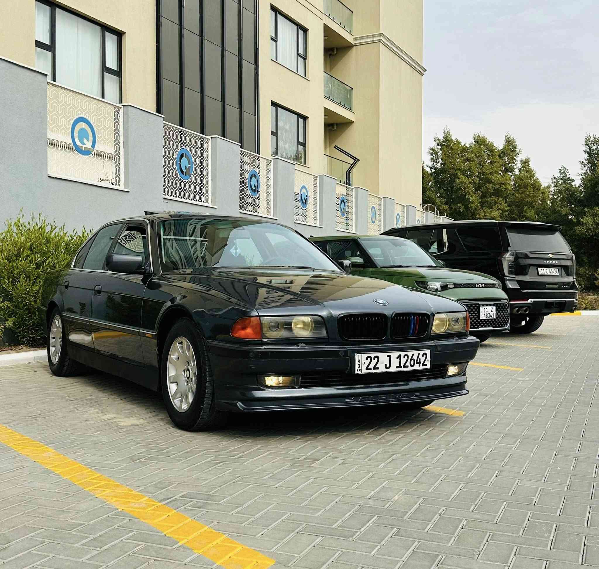 سلام عليكم
للبيع بي ام كاسحه 740 
موديل 1996 اصل. رقم ارييل دولي. 
مكينه 8 سلندر سياره بلاديه ع وضع شركه صبغ فقط جماليه
مكينه كير جدد صدر تخم تاير كله جديد تبريد ثلج. 
سياره فول مواصفات سلايد طكتين شغال جام كهرباء 
كشنات جلد جنطه شفط برده كهرباء. سياره كامله مابيها نقص
مكان سياره بغداد حي الجامعه. سعر 80 وبيها مجال رقمي ***********
