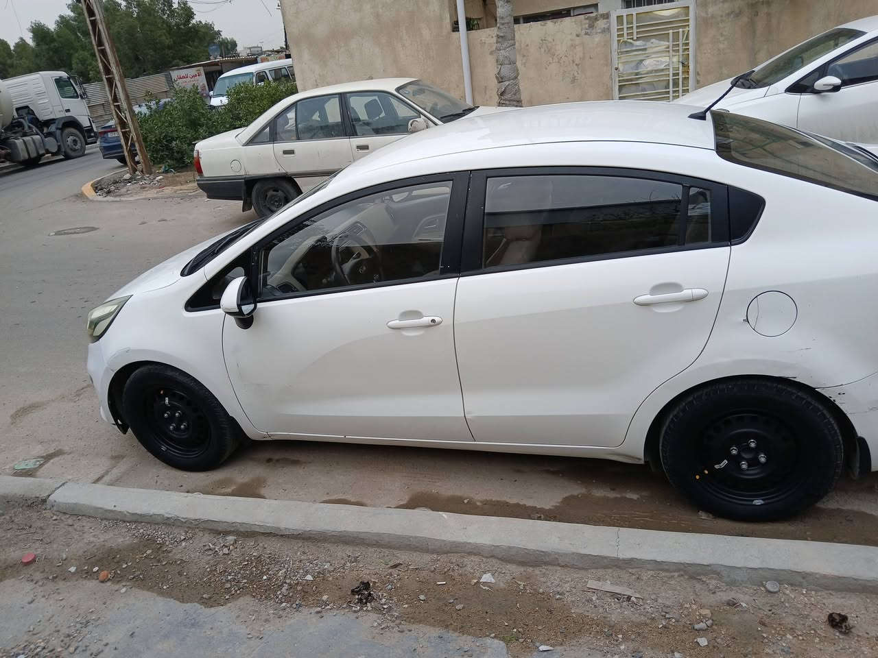 كيا ريو 2017 وارد خليجي 
 محرك دوش 1600 قطرتين 
جديد مال حاويه قبل ١٠ ايام شديته
يدك جرص من تعبر ١٢٠ رقم اربيل بسمي  تحويل فقط  مباشر رقم الإنكليزي الجديد مصفره غرامات بغداد  واربيل 
السونر بصور  سعرها  88 وبيها مجال 
*********** مكانها بغداد شعب
