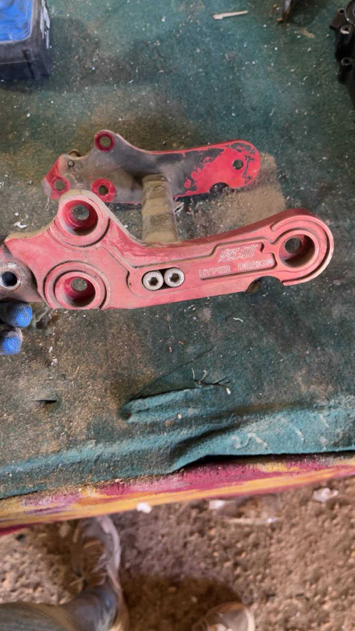 شيال هايبر اصلي وقبق هندر اصلي مال حاويه بعدهن بترابهن. 
توصيل موجود


**إذا كنت صاحب هذا الإعلان وتريد حذفه لأي سبب، رجاءا أرسل رسالة إلى الدعم الفني**