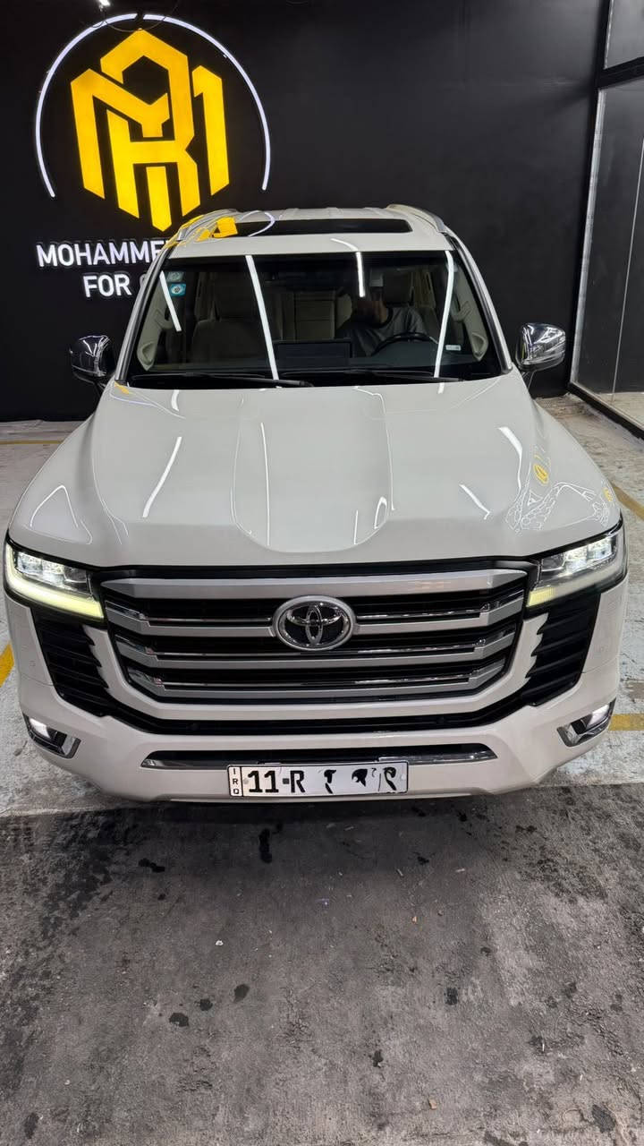 السلام عليكم 🌟
للبيع Toyota Land Cruiser موديل 2023  
فئة VX — محرك توين تيربو  

📌 الممشى: 58 ألف كم  
📌 ضمان شركة SAS  

✨ المواصفات:  
✔️ حساسات أمامية وخلفية  
✔️ رادار + مانع تصادم  
✔️ تدفئة وتبريد للمقاعد الأمامية والخلفية  
✔️ شاشات أمامية وخلفية  
✔️ نظام تعتيم للمرايا  
✔️ تحديد سرعة + تنبيه خروج عن المسار  
✔️ مقاعد كهرباء مع حفظ وضعيات  
✔️ ستيرن كهربائي مع حفظ  
✔️ مرايا قلاب عند الرجوع  
✔️ وضعيات قيادة متعددة  
✔️ نظام نزول وصعود المنحدرات  

🔹 السيارة مكفولة كفالة عامة  
🔹 ملاحظة: بارد خفيف بباب السكن  
🔹 السيارة باسمي والتحويل ثاني يوم  

📍 بغداد / الدورة  
📞 ***********  
اتصال أو واتساب  
السعر خاص او الاتصال على الرقم +واتساب

