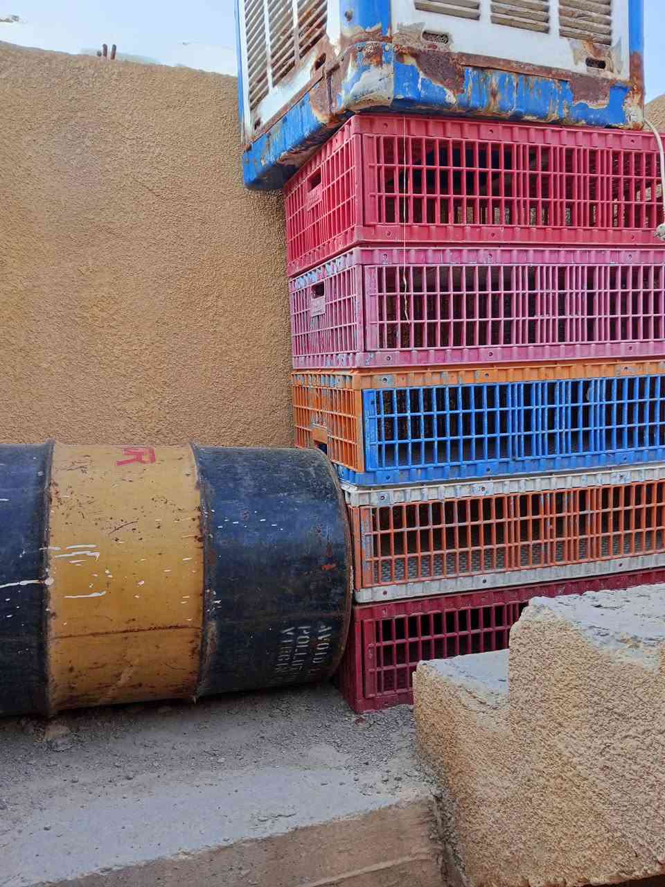 سلام عليكم غراض محل دجاج هلسه مع مولده حجم 2 ونص مع صناديق 15  العنوان بغداد  الزعفرانيه ***********
