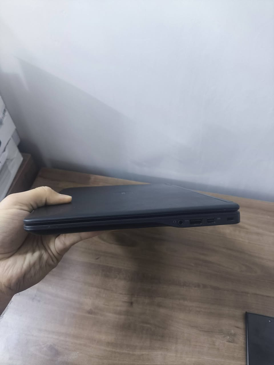 لابتوب دل سوبر سلم كلش نحيف  مواصفات بالصورة
سعر 190 الف 
كور اي 5 ذاكرة 512 رم 8
*********** واتساب
